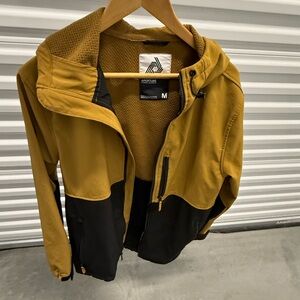 Aperture jacket medium